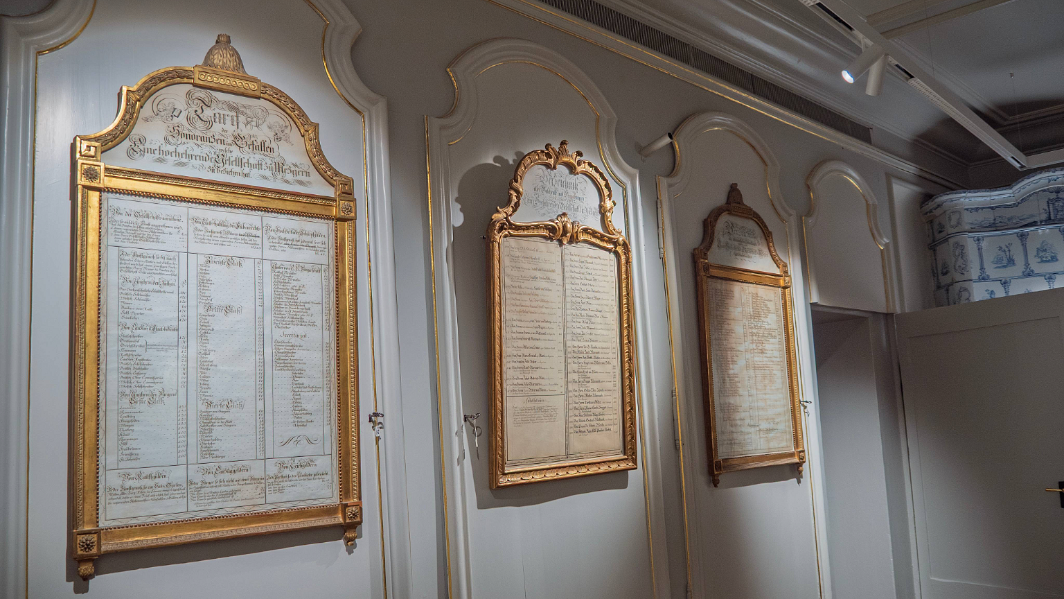 Historische Schriften im grossen Zunftsaal